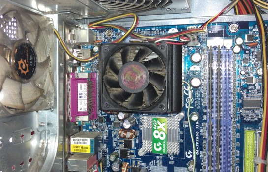 carte-mere-demonter-pc-ordinateur