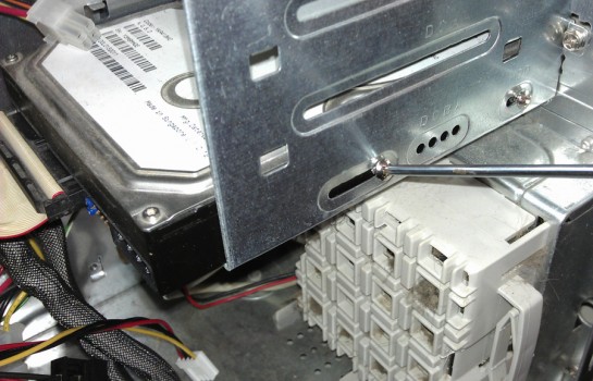 demonter-enlever-disque-dur-boitier-pc-ordinateur