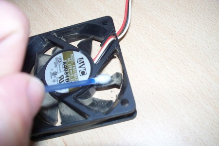nettoyer-enlever-poussiere-ventilateur-processeur